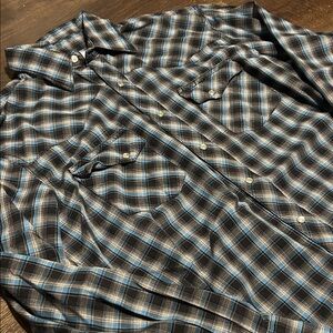 Wrangler Men's Black and Blue Plaid Button Down Shirt